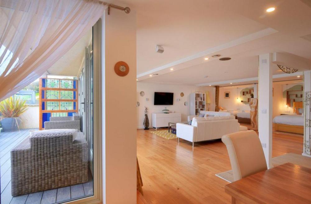 Largigi Offering Two Amazing Panoramic Sea Front Apartments Lyme Regis Zewnętrze zdjęcie