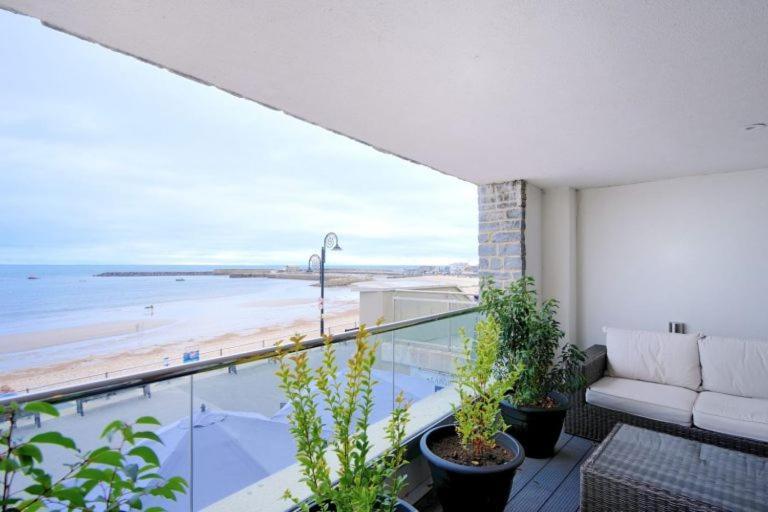 Largigi Offering Two Amazing Panoramic Sea Front Apartments Lyme Regis Zewnętrze zdjęcie